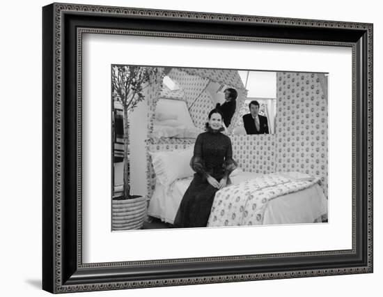 Heiress and Fashion Designer Gloria Vanderbilt with Husband Wyatt Cooper, New York, 1974-Alfred Eisenstaedt-Framed Photographic Print