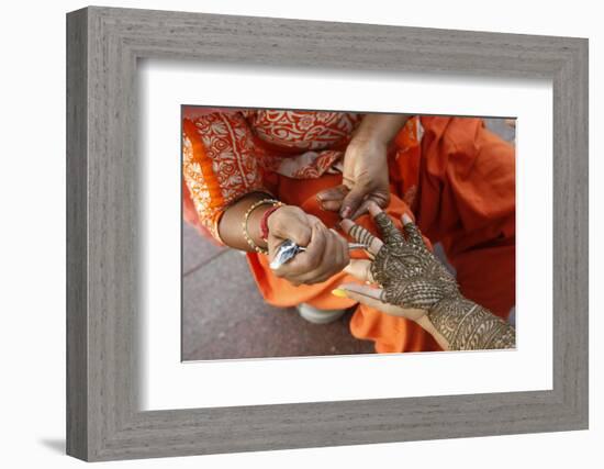 Henna tattooing in Delhi, India-Godong-Framed Photographic Print