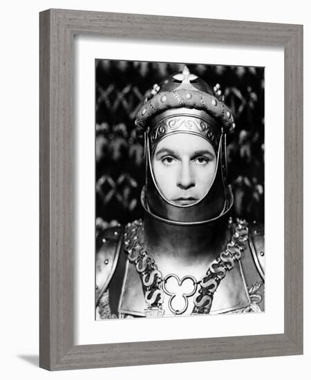 Henry V, Laurence Olivier As King Henry V, 1944-null-Framed Photo