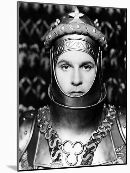 Henry V, Laurence Olivier As King Henry V, 1944-null-Mounted Photo