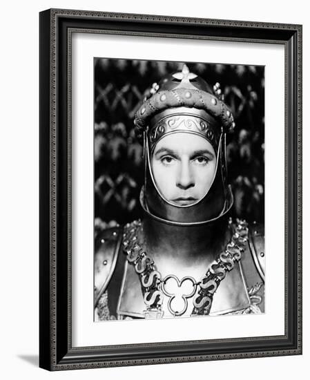 Henry V, Laurence Olivier As King Henry V, 1944-null-Framed Photo