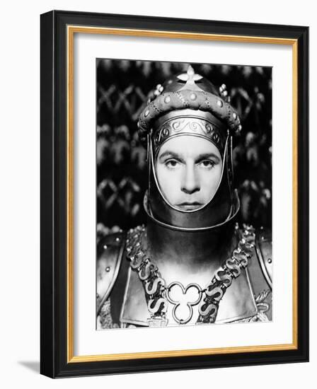 Henry V, Laurence Olivier As King Henry V, 1944-null-Framed Photo