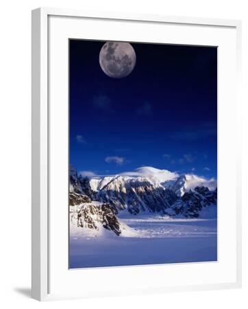 'High Moon Over the Ruth Ampitheatre on Ruth Glacier, Denali National ...