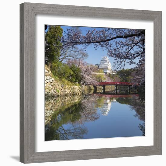 Himeji Castle (Unesco World Heritage Site), Himeji, Kansai, Honshu, Japan-Ian Trower-Framed Photographic Print