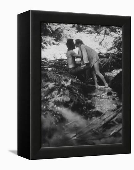 Hippie Couple Kissing at Woodstock Music Festival-Bill Eppridge-Framed Premier Image Canvas