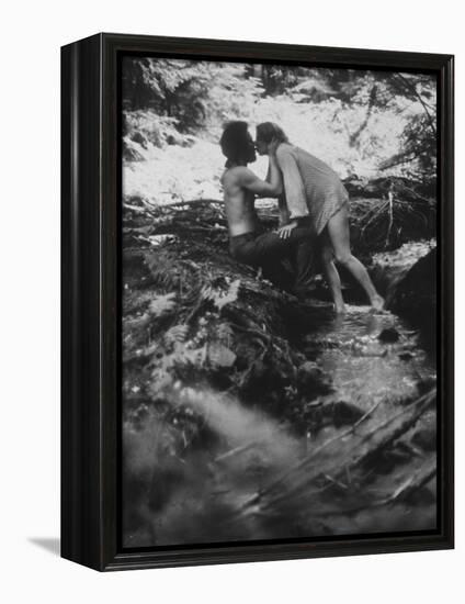 Hippie Couple Kissing at Woodstock Music Festival-Bill Eppridge-Framed Premier Image Canvas