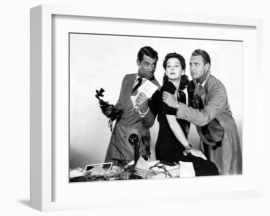 HIS GIRL FRIDAY, 1940 directed by HOWARD HAWKS Cary Grant, Rosalind Russell and Ralph Bellamy (b/w-null-Framed Photo