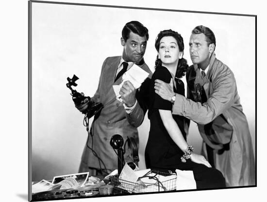 HIS GIRL FRIDAY, 1940 directed by HOWARD HAWKS Cary Grant, Rosalind Russell and Ralph Bellamy (b/w-null-Mounted Photo