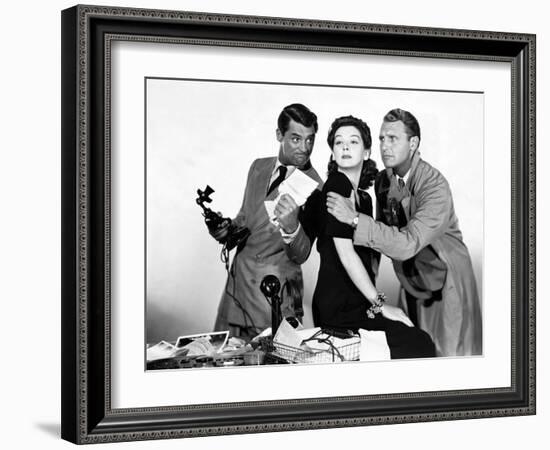 HIS GIRL FRIDAY, 1940 directed by HOWARD HAWKS Cary Grant, Rosalind Russell and Ralph Bellamy (b/w-null-Framed Photo