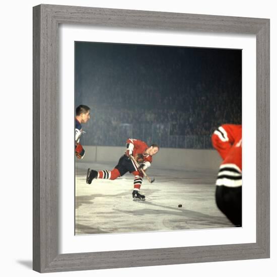 Hockey: Chicago Blackhawks Bobby Hull No.9 in Action, Shooting vs. NY Rangers-Bill Eppridge-Framed Premium Photographic Print