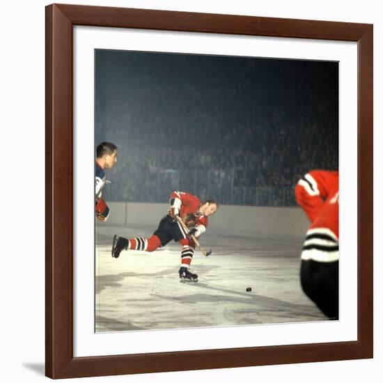 Hockey: Chicago Blackhawks Bobby Hull No.9 in Action, Shooting vs. NY Rangers-Bill Eppridge-Framed Premium Photographic Print