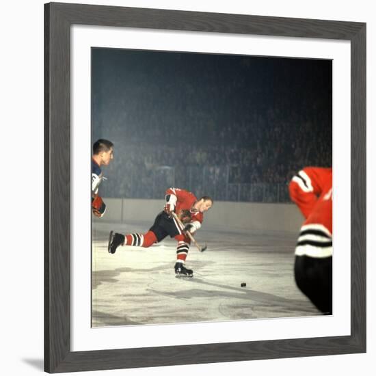 Hockey: Chicago Blackhawks Bobby Hull No.9 in Action, Shooting vs. NY Rangers-Bill Eppridge-Framed Premium Photographic Print