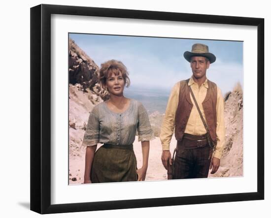 HOMBRE, 1967 directed by MARTIN RITT Diane Cilento and Paul Newman (photo)-null-Framed Photo