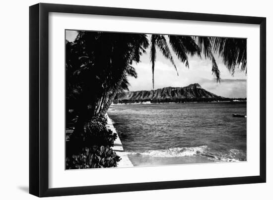 Honolulu, Hawaii - View of Diamond Head Photograph-Lantern Press-Framed Art Print