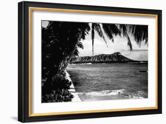 Honolulu, Hawaii - View of Diamond Head Photograph-Lantern Press-Framed Art Print