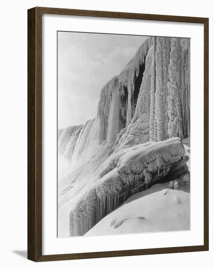 Horseshoe Falls Covered in Ice-Bettmann-Framed Photographic Print