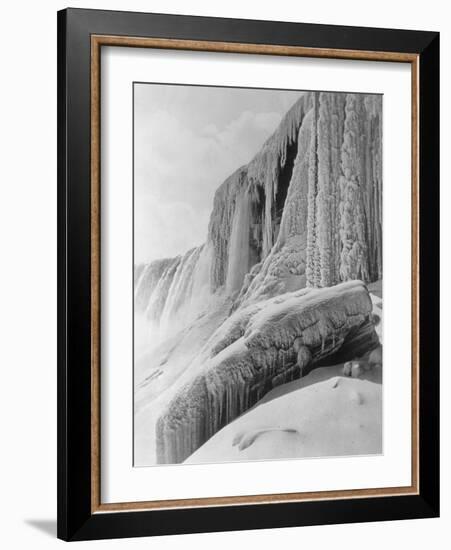 Horseshoe Falls Covered in Ice-Bettmann-Framed Photographic Print