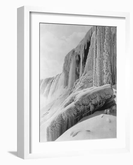 Horseshoe Falls Covered in Ice-Bettmann-Framed Photographic Print