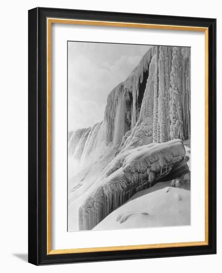 Horseshoe Falls Covered in Ice-Bettmann-Framed Photographic Print