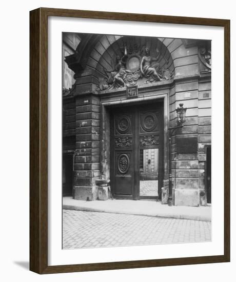 Hôtel des Ambassadeurs de Hollande, 1900-Eugene Atget-Framed Giclee Print