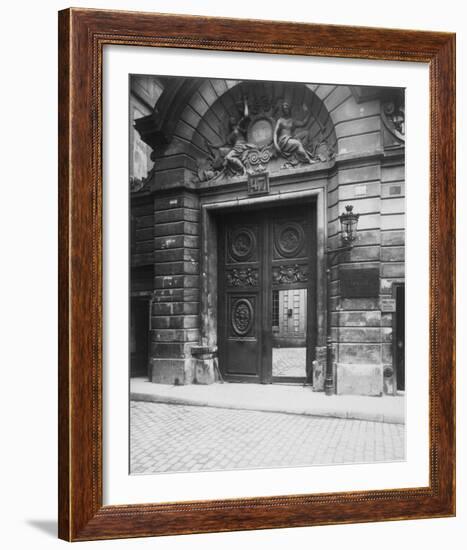 Hôtel des Ambassadeurs de Hollande, 1900-Eugene Atget-Framed Giclee Print