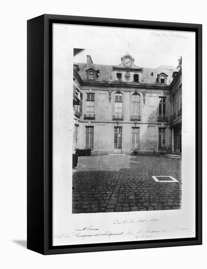 Hotel Du Grand Veneur in Paris, 60 Rue De Turenne, 1901-Eugene Atget-Framed Premier Image Canvas