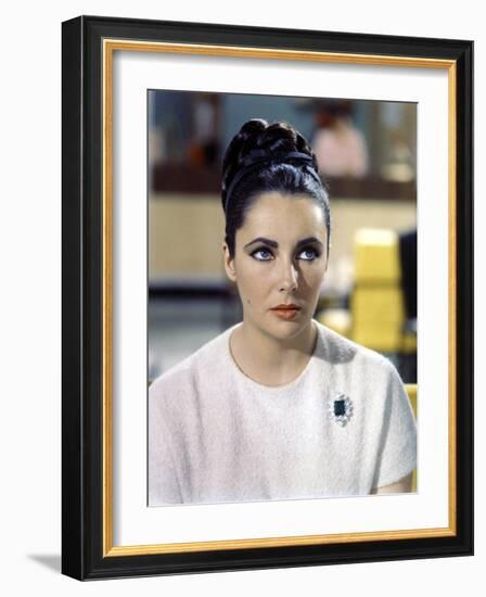 Hotel International THE V.I.P.S d'Anthony Asquith with Elizabeth Taylor, 1963-null-Framed Photo