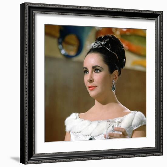 Hotel International THE V.I.P.S d'Anthony Asquith with Elizabeth Taylor, 1963-null-Framed Photo