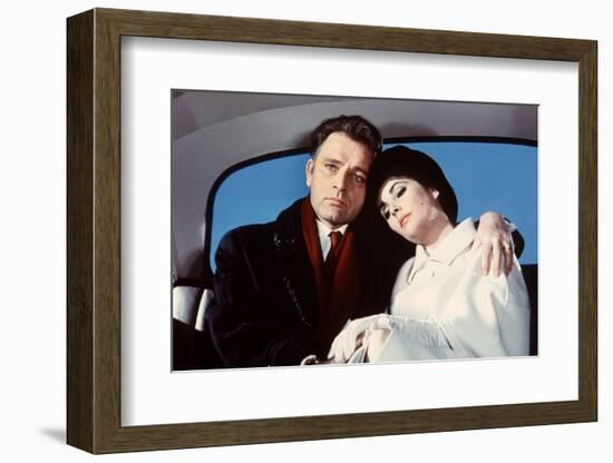 Hotel International THE V.I.P.S d'Anthony Asquith with Elizabeth Taylor and Richard Burton, 1963 (p-null-Framed Photo