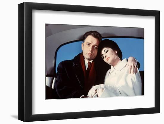 Hotel International THE V.I.P.S d'Anthony Asquith with Elizabeth Taylor and Richard Burton, 1963 (p-null-Framed Photo