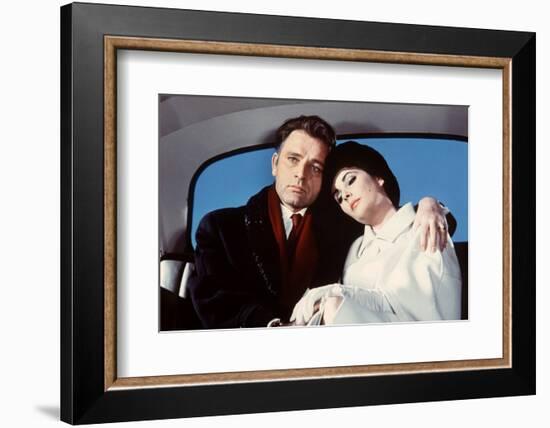 Hotel International THE V.I.P.S d'Anthony Asquith with Elizabeth Taylor and Richard Burton, 1963 (p-null-Framed Photo