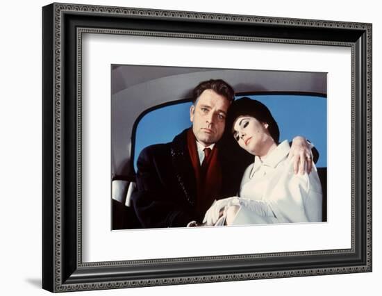Hotel International THE V.I.P.S d'Anthony Asquith with Elizabeth Taylor and Richard Burton, 1963 (p-null-Framed Photo