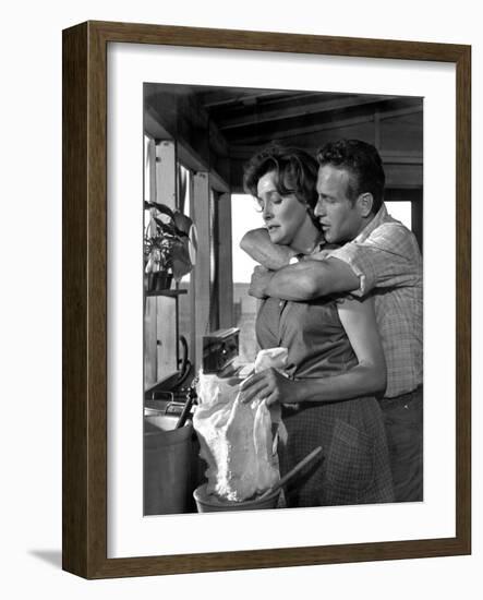 HUD, 1963 directed by MARTIN RITT Paricia Neal / Paul Newman (b/w photo)-null-Framed Photo