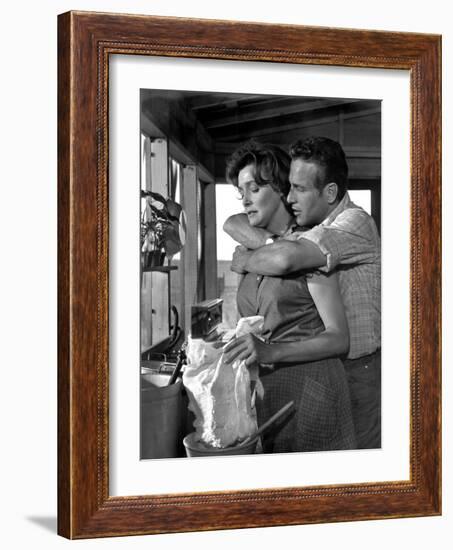 HUD, 1963 directed by MARTIN RITT Paricia Neal / Paul Newman (b/w photo)-null-Framed Photo