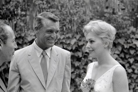 Photographic Print: Cary Grant et Kim Novak in Cannes by Luc Fournol: 12x8in