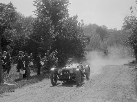 Photographic Print: Riley 9 Brooklands of Peter Whitehead, BOC Hill Climb, Chalfont St Peter, Buckinghamshire, 1932 by Bill Brunell: 12x9in