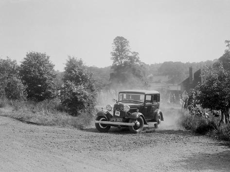 Photographic Print: Studebaker of JS Steele competing in the BOC Hill Climb, Chalfont St Peter, Buckinghamshire, 1932 by Bill Brunell: 12x9in