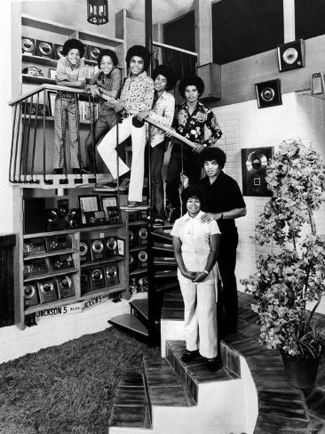 Premium Photographic Print: Jackson Five Michael, Marlon, Tito, Jermaine, and Jackie, with Parents Joe and Katherine Jackson by John Olson: 24x18in