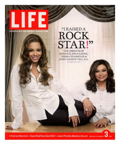 Photographic Print: Portrait of Pop Music Star Beyonce and Mother Tina Knowles at Home, February 3, 2006 by Karina Taira: 14x11in