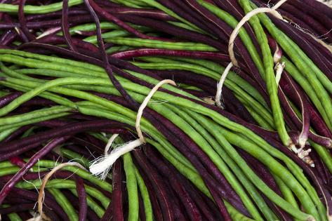 Photographic Print: Fresh Peas at a Farmers' Market, Savannah, Georgia, USA by Joanne Wells: 24x16in