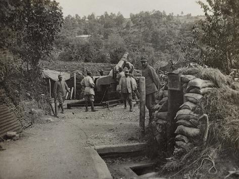 Photographic Print: Soldiers with a 152 Howitzer Engaged in the Taking of Gorizia During the First World War by Luigi Verdi: 24x18in