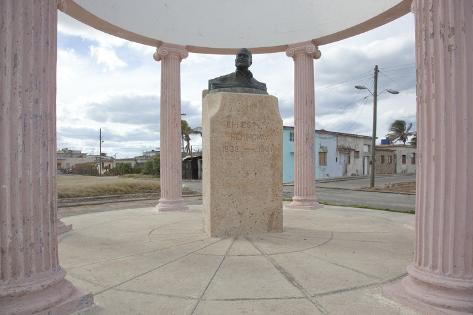 Photo: Memorial to Ernest Hemingway by Carol Highsmith: 24x16in