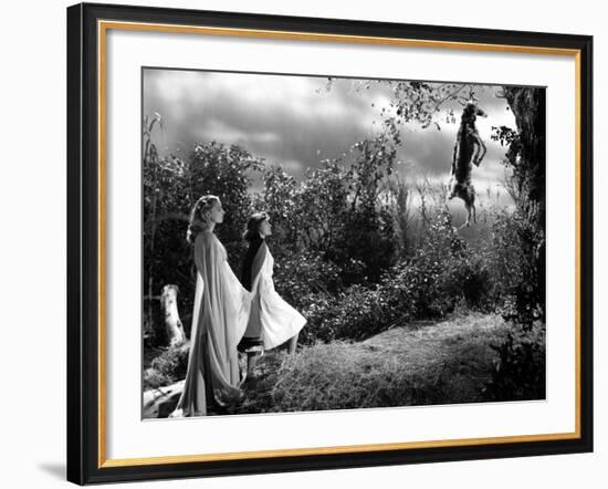 I Walked With A Zombie, Christine Gordon, Frances Dee, 1943-null-Framed Photo