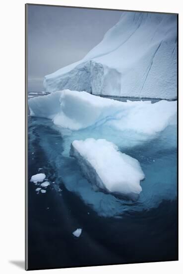 Iceberg-Robbie Shone-Mounted Photographic Print
