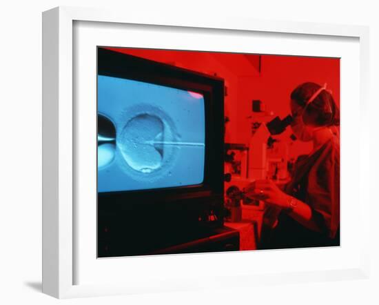 In Vitro Fertilisation-Mauro Fermariello-Framed Photographic Print