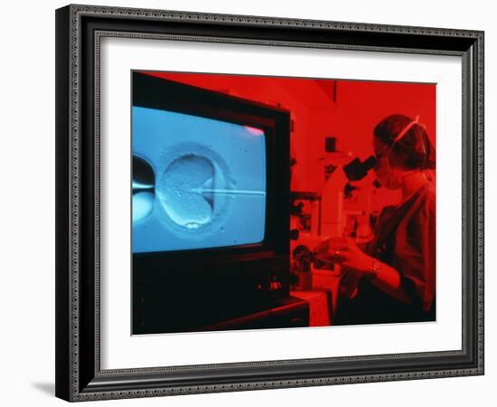 In Vitro Fertilisation-Mauro Fermariello-Framed Photographic Print