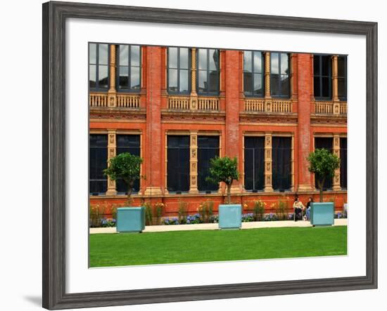 Inner Courtyard Garden at John Madejski Garden-Kim Wilkie-Framed Photographic Print