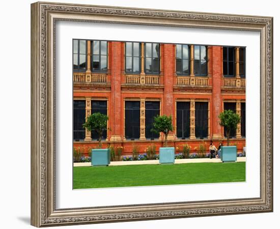 Inner Courtyard Garden at John Madejski Garden-Kim Wilkie-Framed Photographic Print