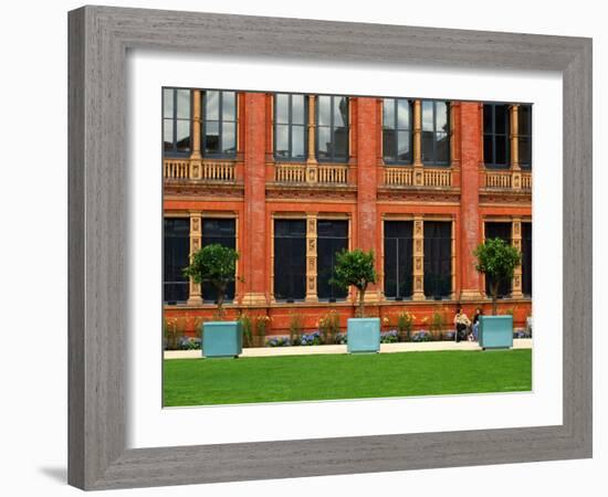 Inner Courtyard Garden at John Madejski Garden-Kim Wilkie-Framed Photographic Print