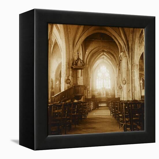 Intérieur d'église-null-Framed Premier Image Canvas